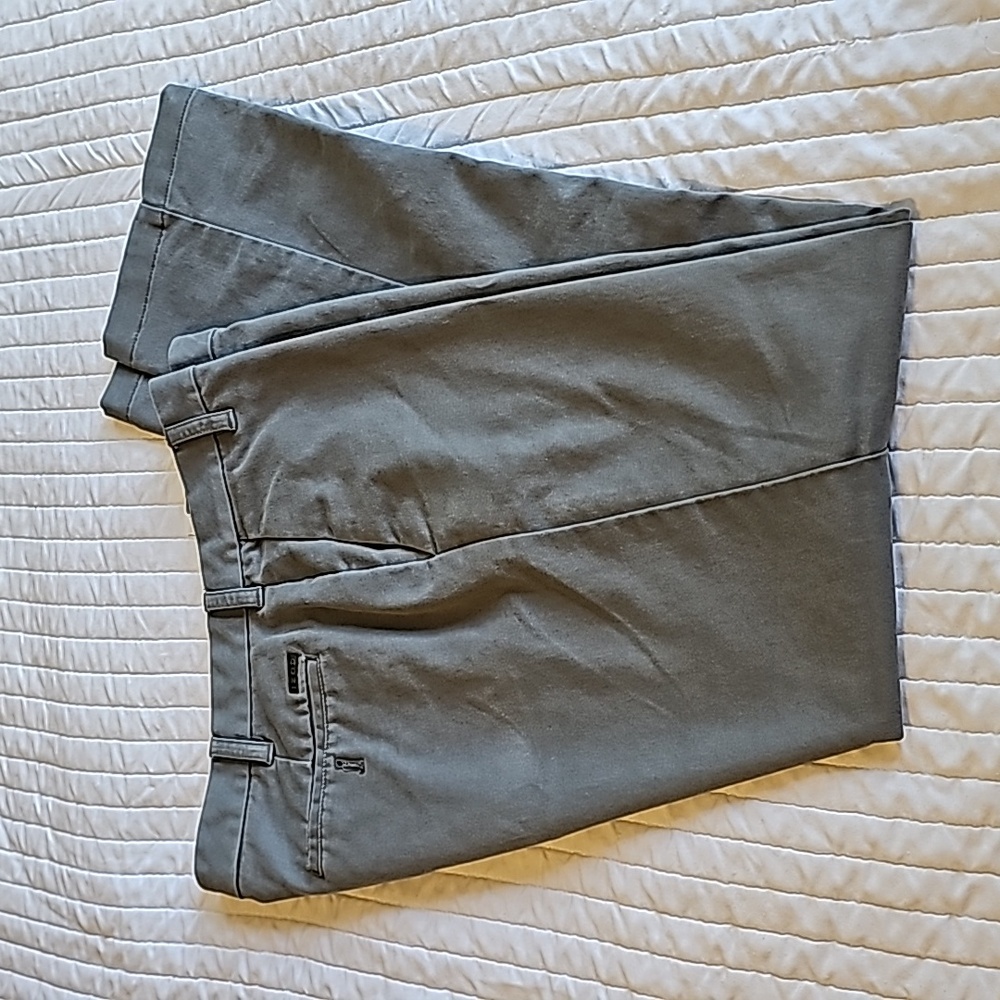 33/34 Izod Slim Fit Chino